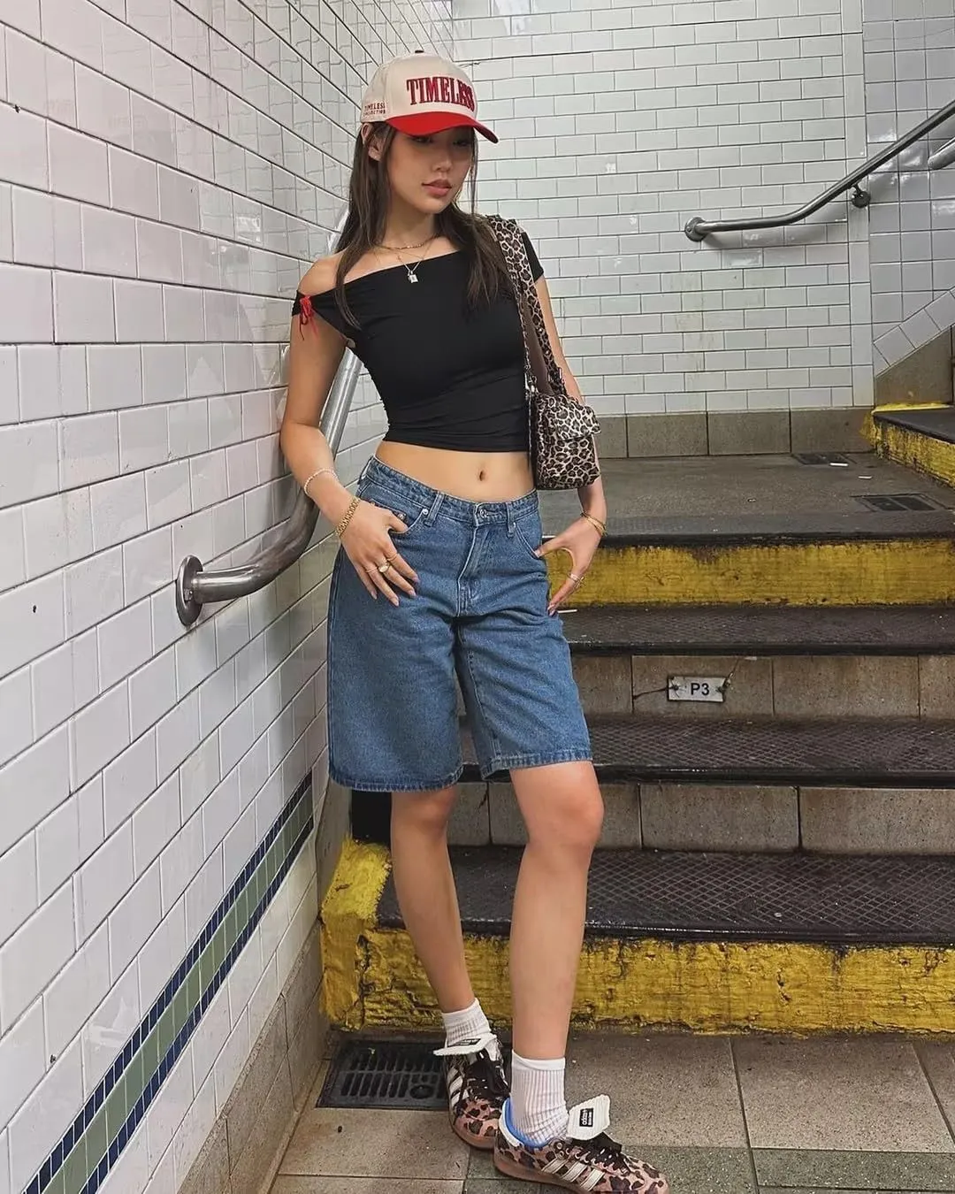 Women High Waist Denim Shorts Knee Length Loose Fit Wide Leg Long Jean Shorts with Pockets